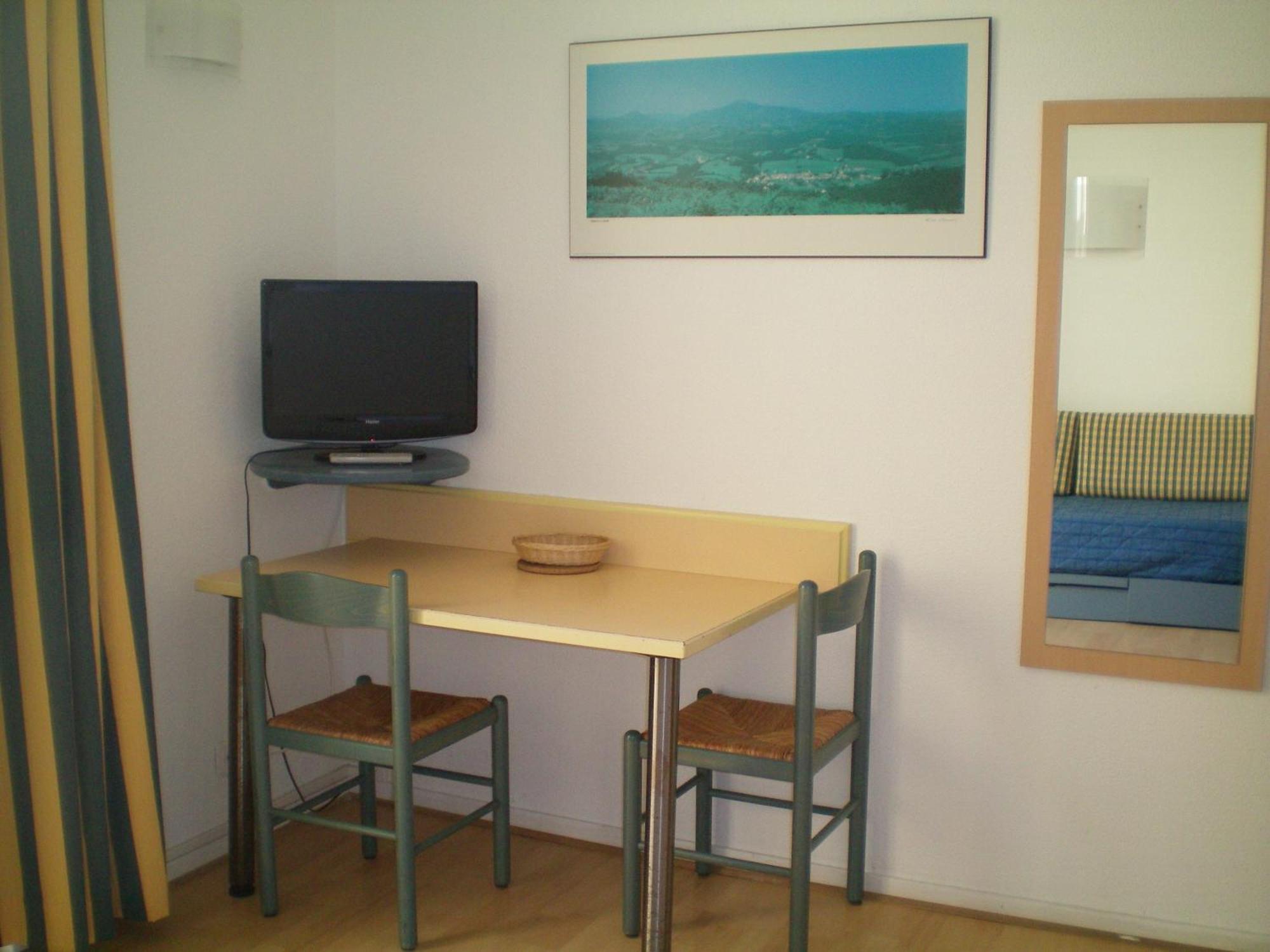 Estudio (2 adultos)