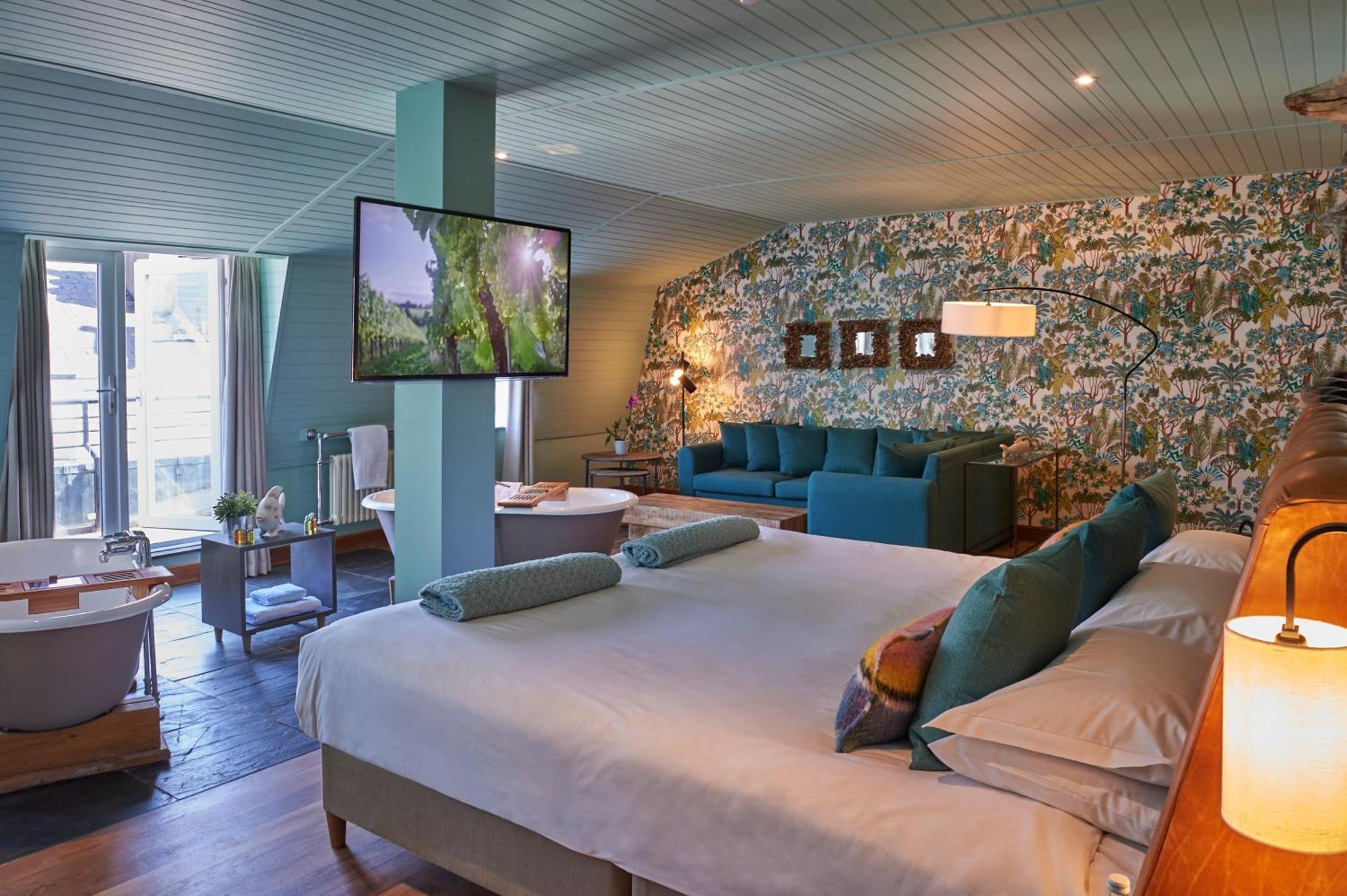 Signature Suite