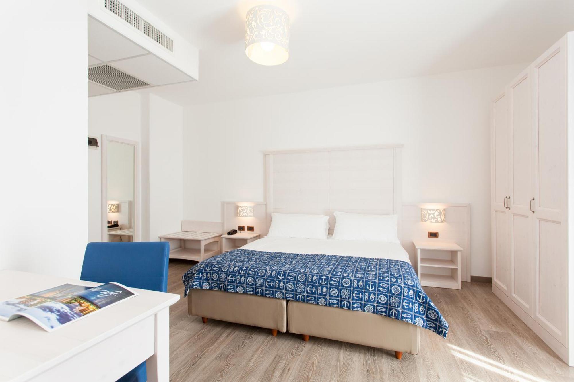 Comfort Doppel- oder Zweibettzimmer mit seitlichem Meerblick