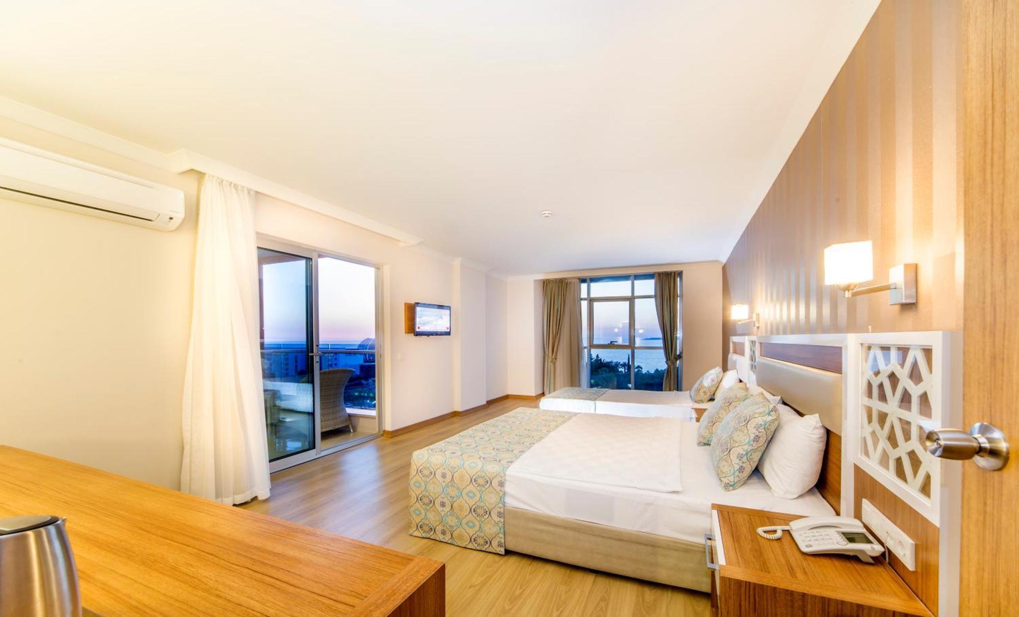 Suite with Whirlpool,1216602706:JPEG