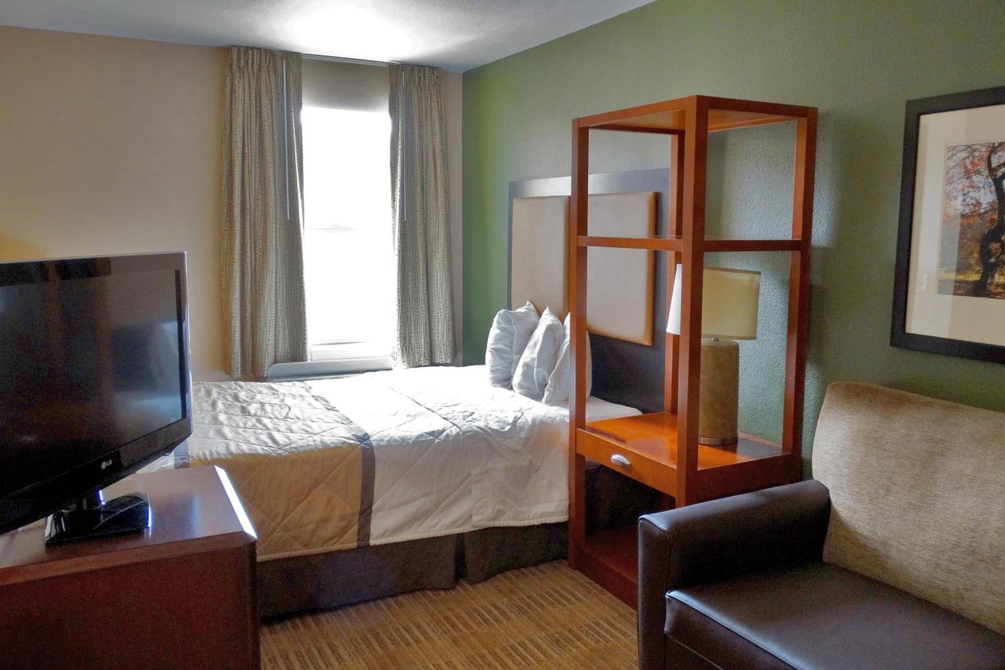 Deluxe Studio 1 Queen Bed Disability Access Non-Smoking,292485648:JPEG