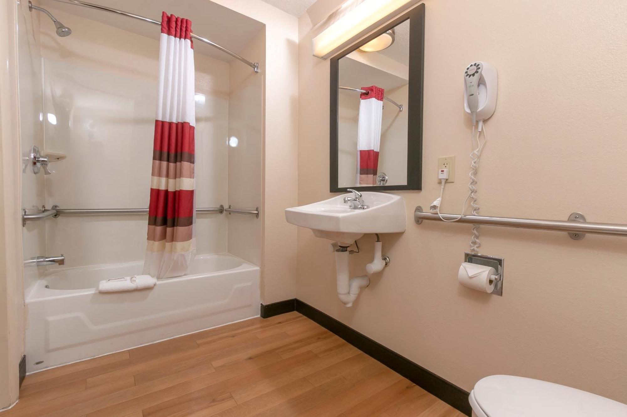 Premium King Room Disability Access Smoke Free (Upgraded Bedding & Snack)