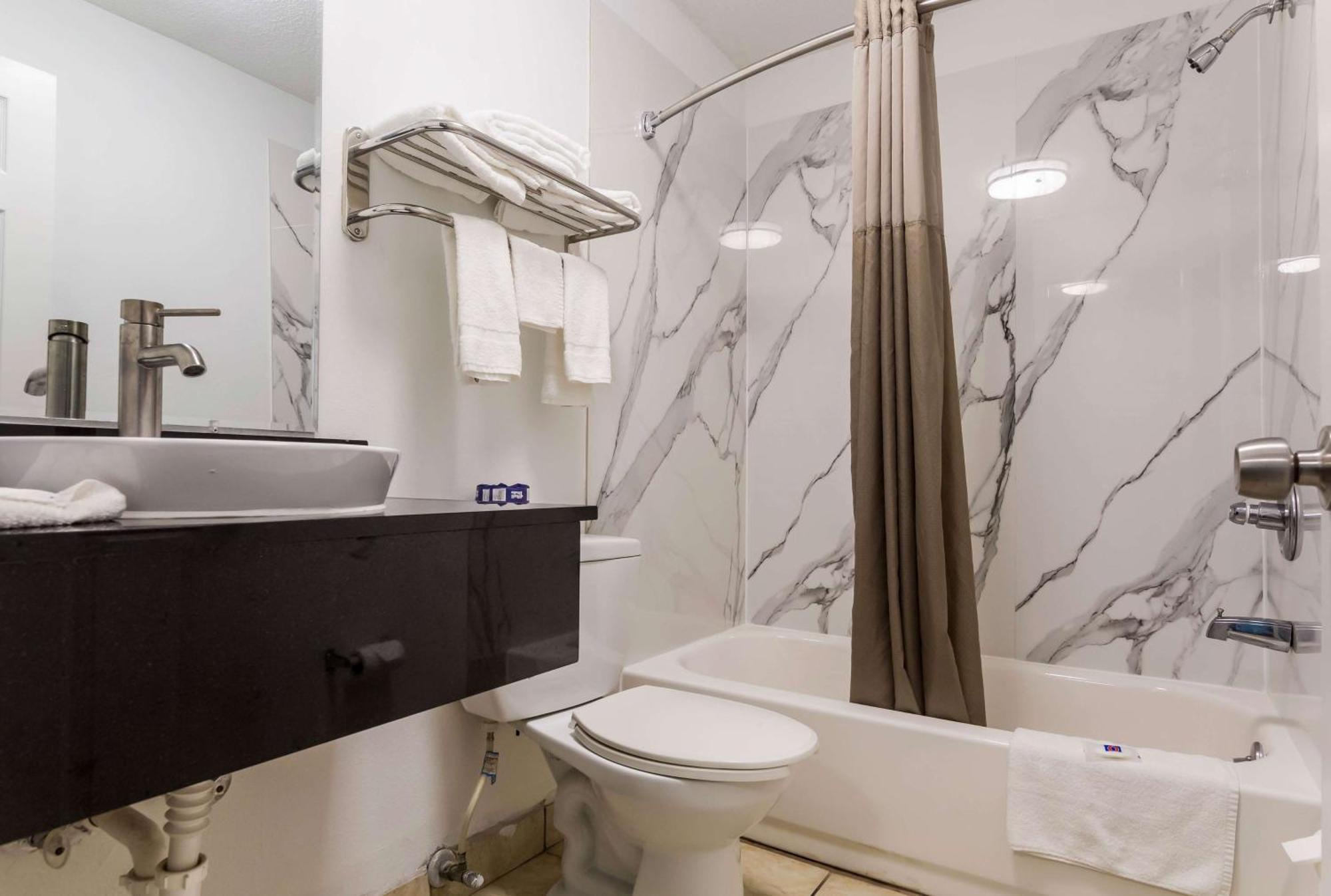 Queen Room - Disability Access - Roll in Shower