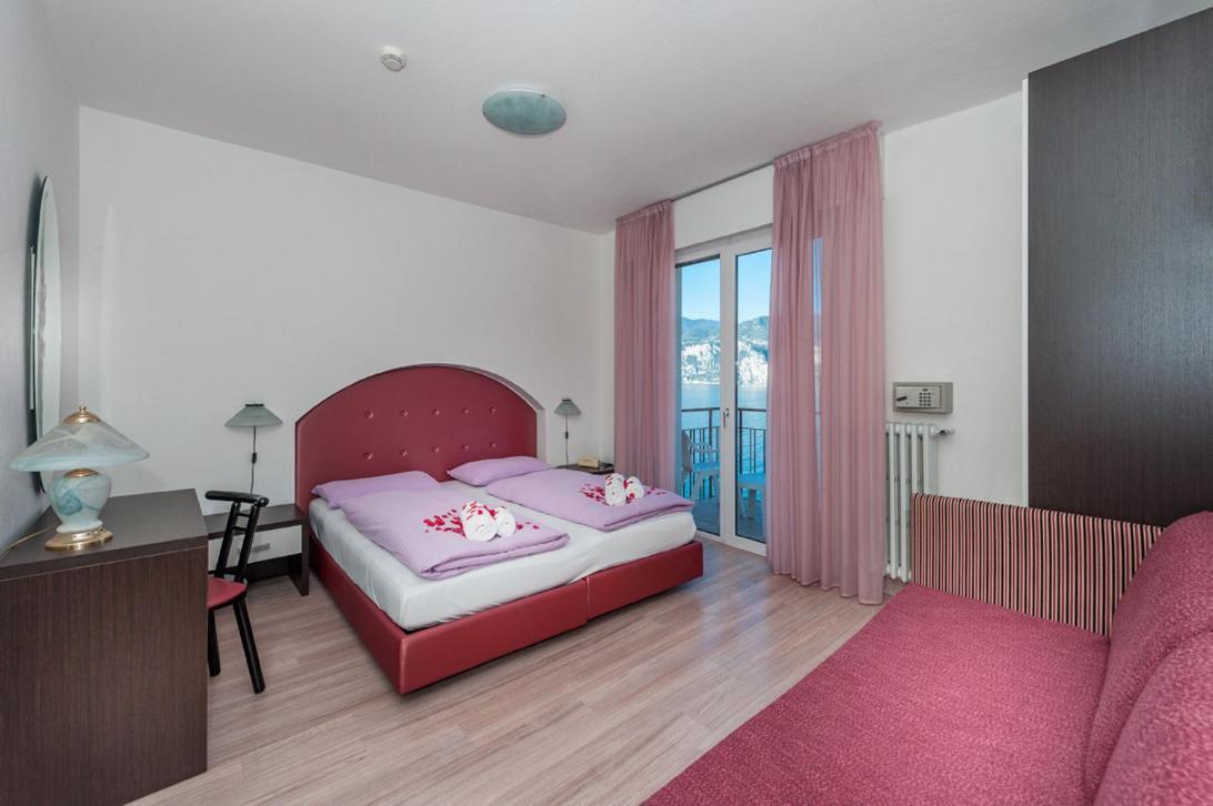 Superior Double Room with Balcony and Lake View,926753122:JPEG