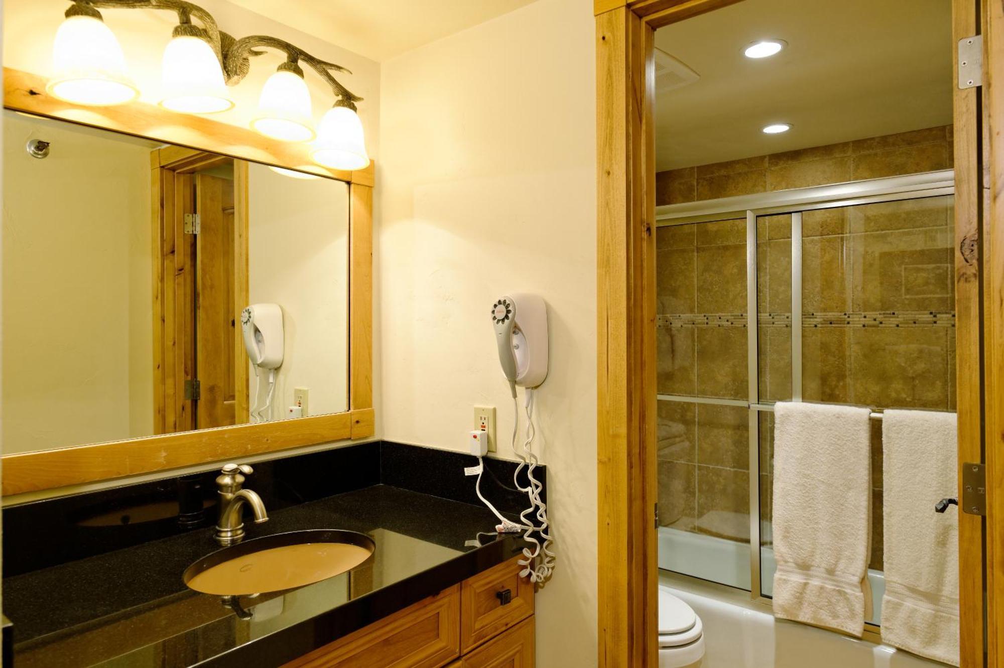 Deluxe One-Bedroom Apartment with Loft