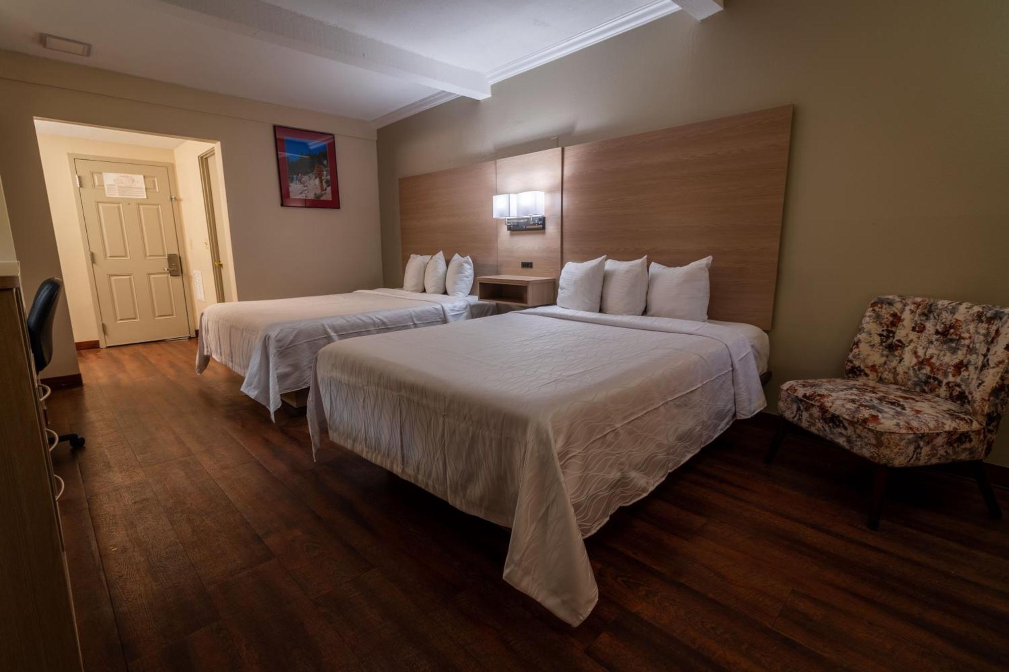Quadruple Room with Two Queen Beds - Non Smoking