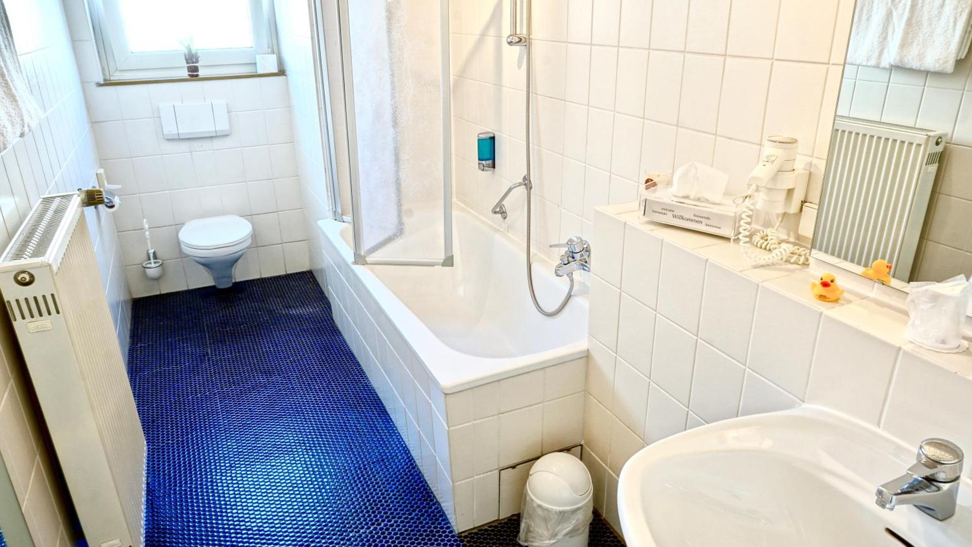 Twin Room,1667427179:JPEG
