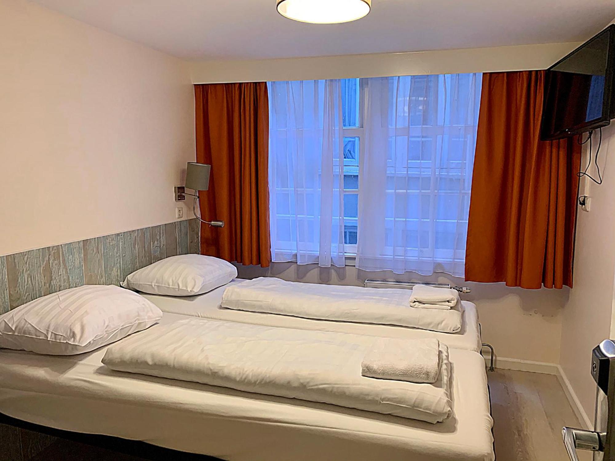 Twin Room with Shared Bathroom,1219522750:JPEG