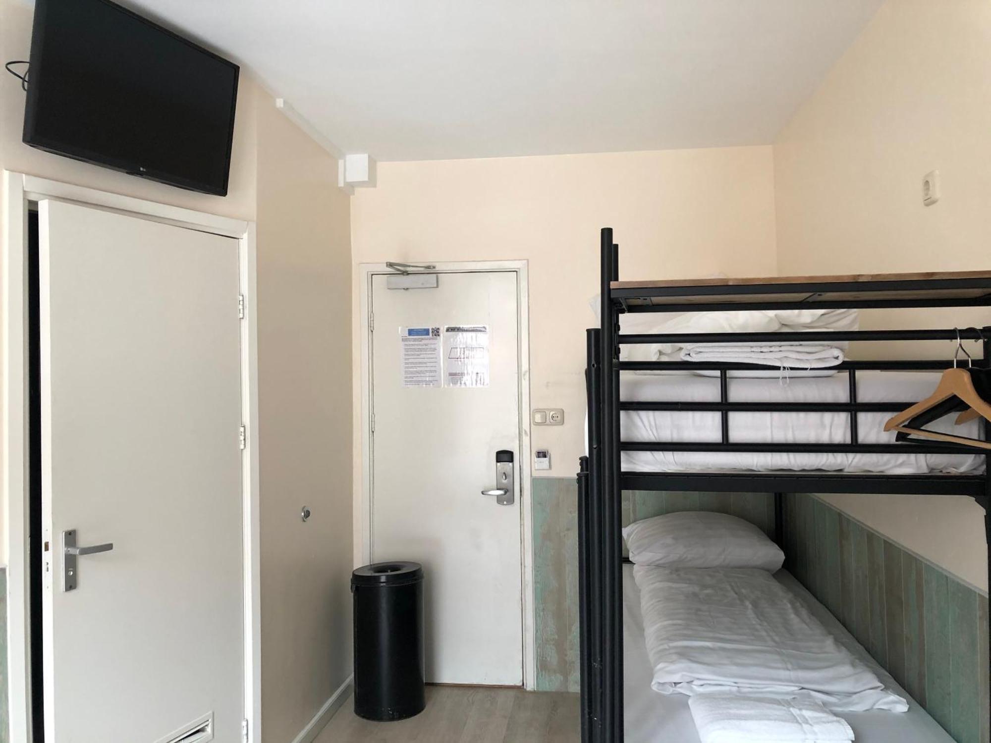 Family Room with Private Bathroom,1219523026:JPEG