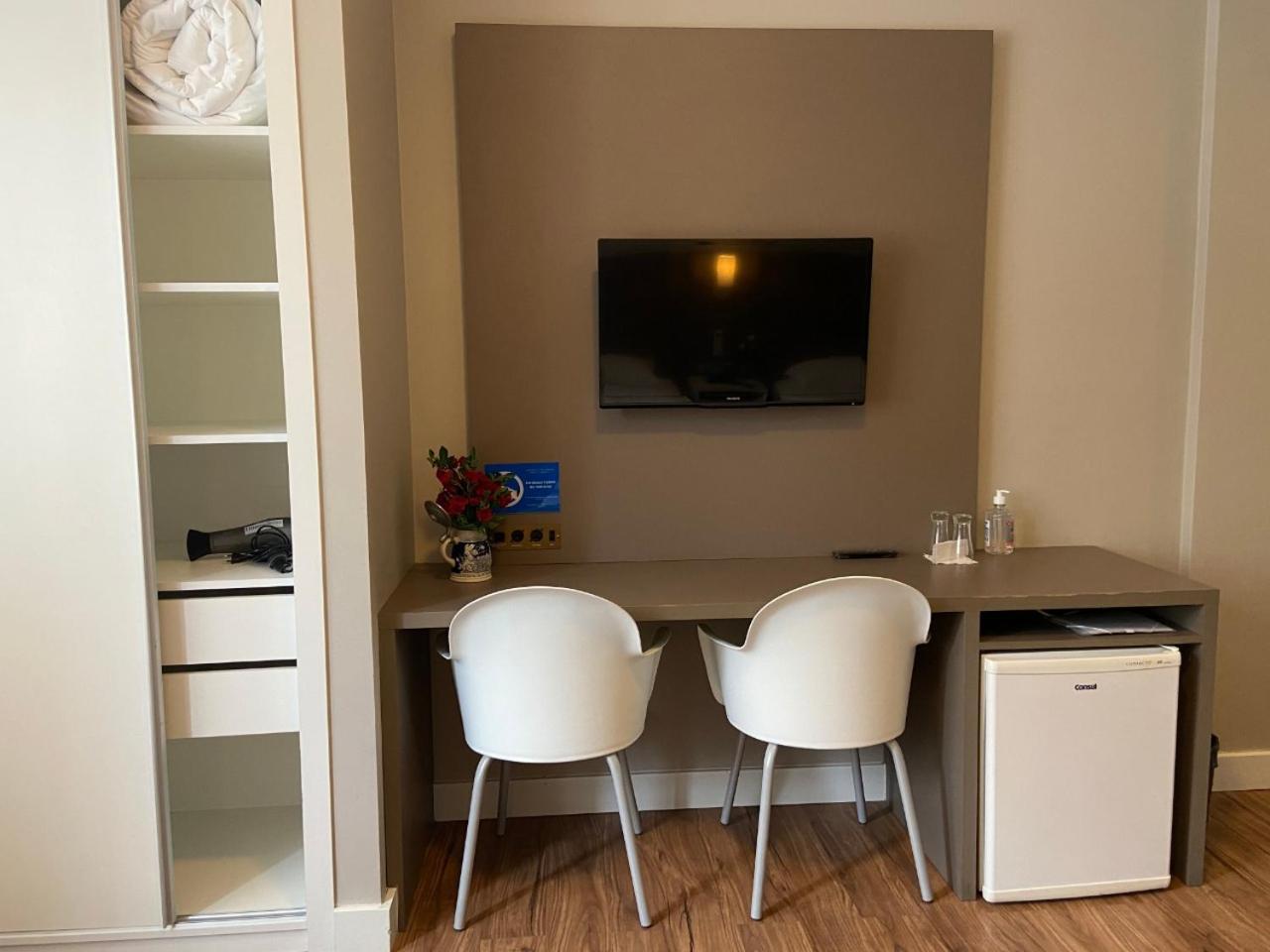 Quarto Triplo Deluxe com 1 Cama de Casal e 1 Cama de Solteiro