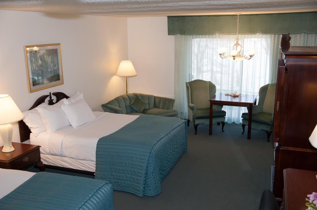 Double Queen Room - Non-Smoking