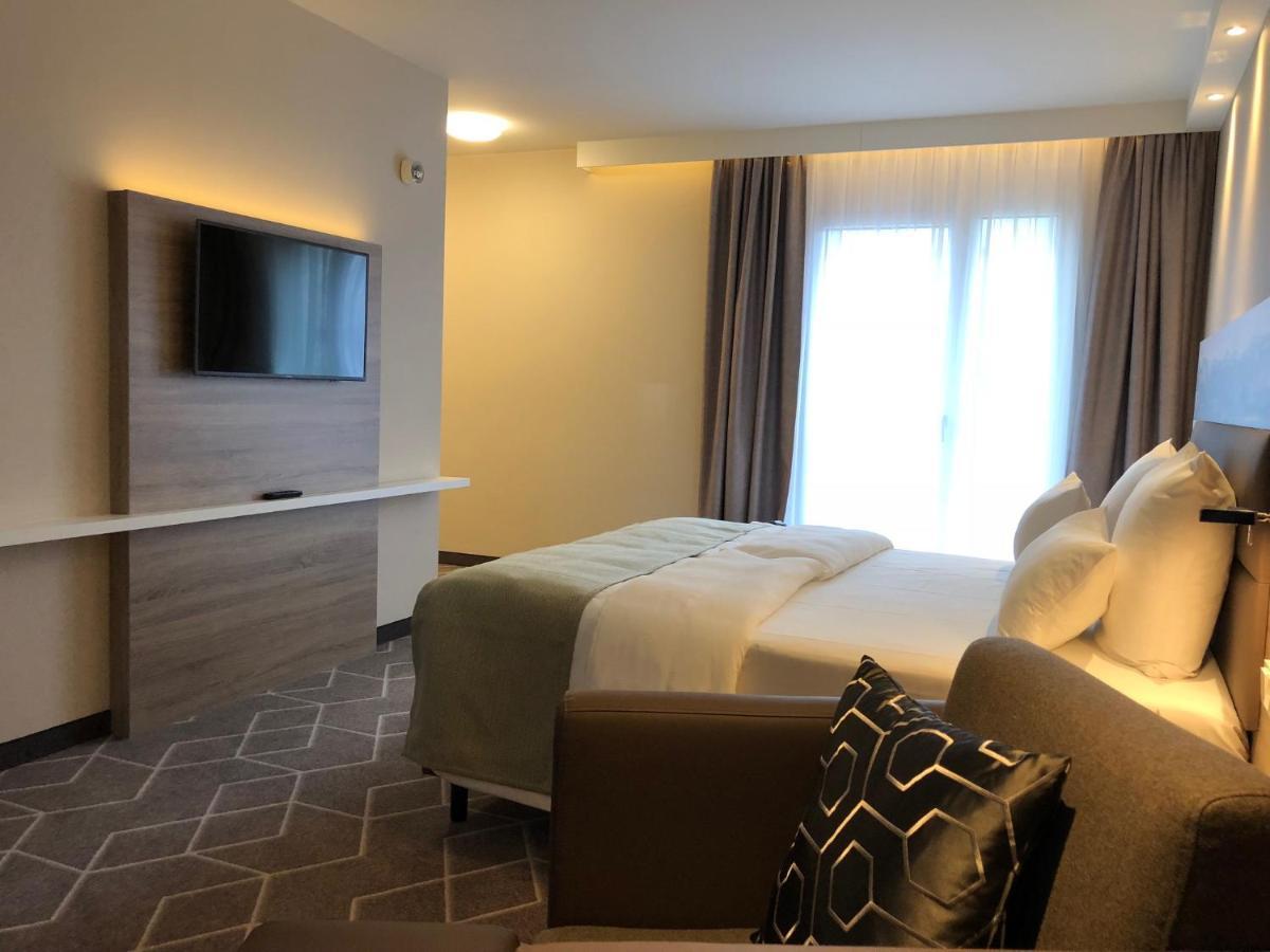 Standard Queen Room - Accessible,1282348867:JPEG