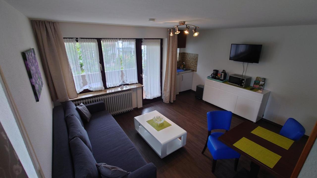 Apartment mit 2 Zimmern (Wohnzimmer, Schlafzimmer)