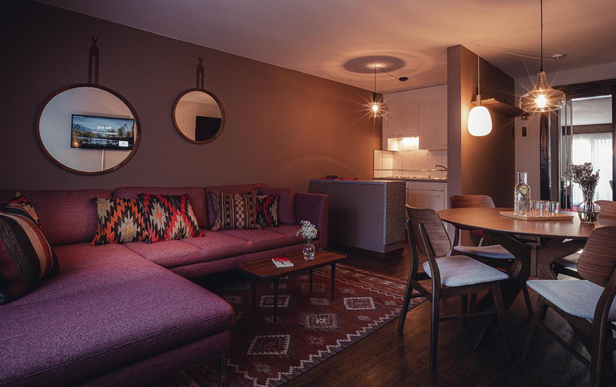 Two-Bedroom Apartment with Balcony,1530353158:JPEG