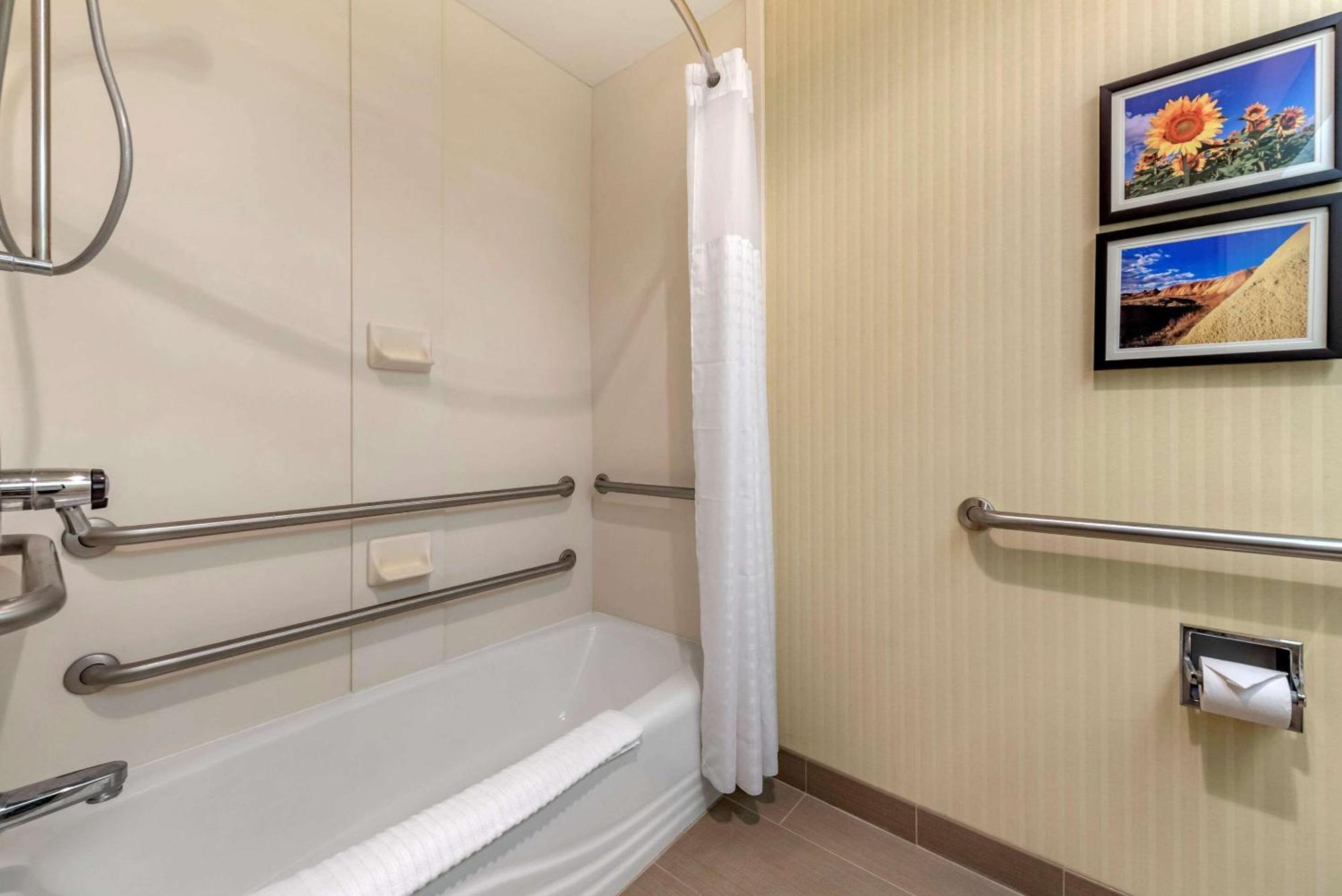 Queen Room - Accessible/Nonsmoking