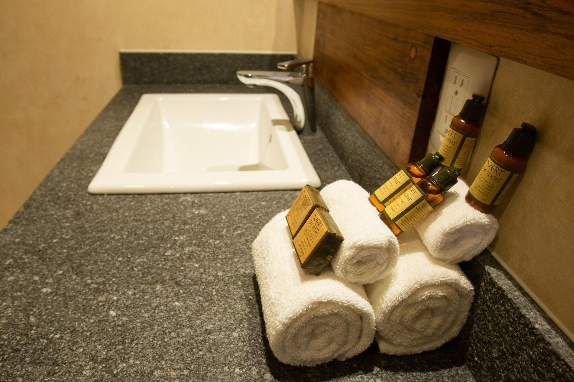 Three-Bedroom Suite,1227376976:JPEG