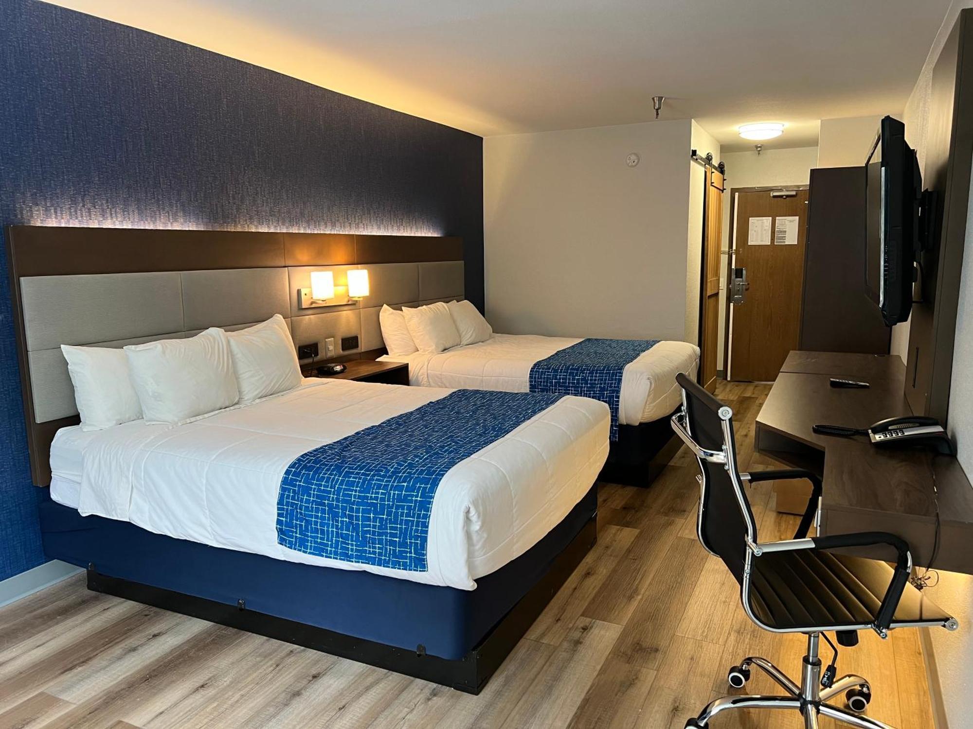 Queen Room with Two Queen Beds and Balcony - Non-Smoking