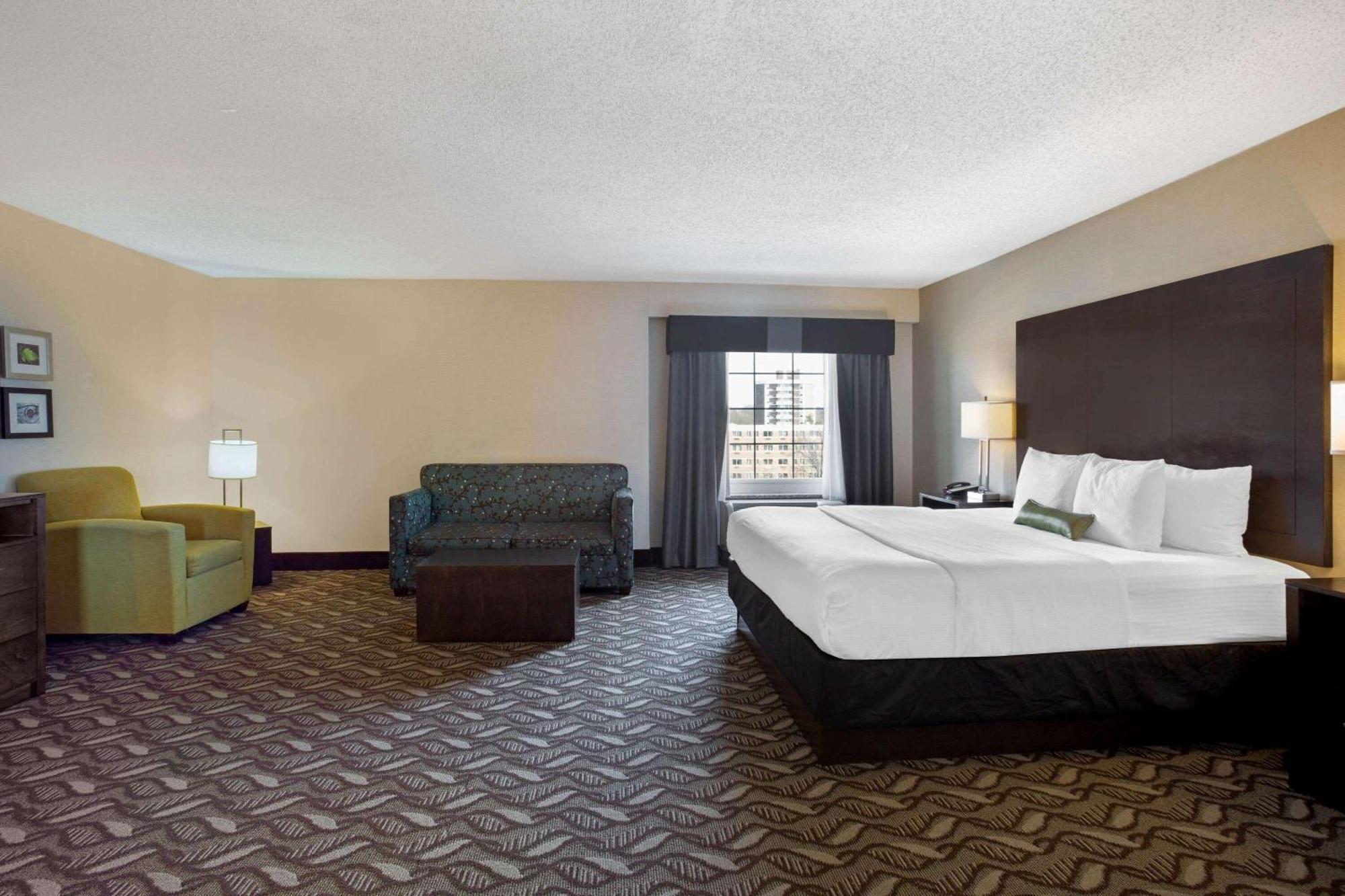 Deluxe Suite with Two Queen Beds and City View - Non-Smoking
