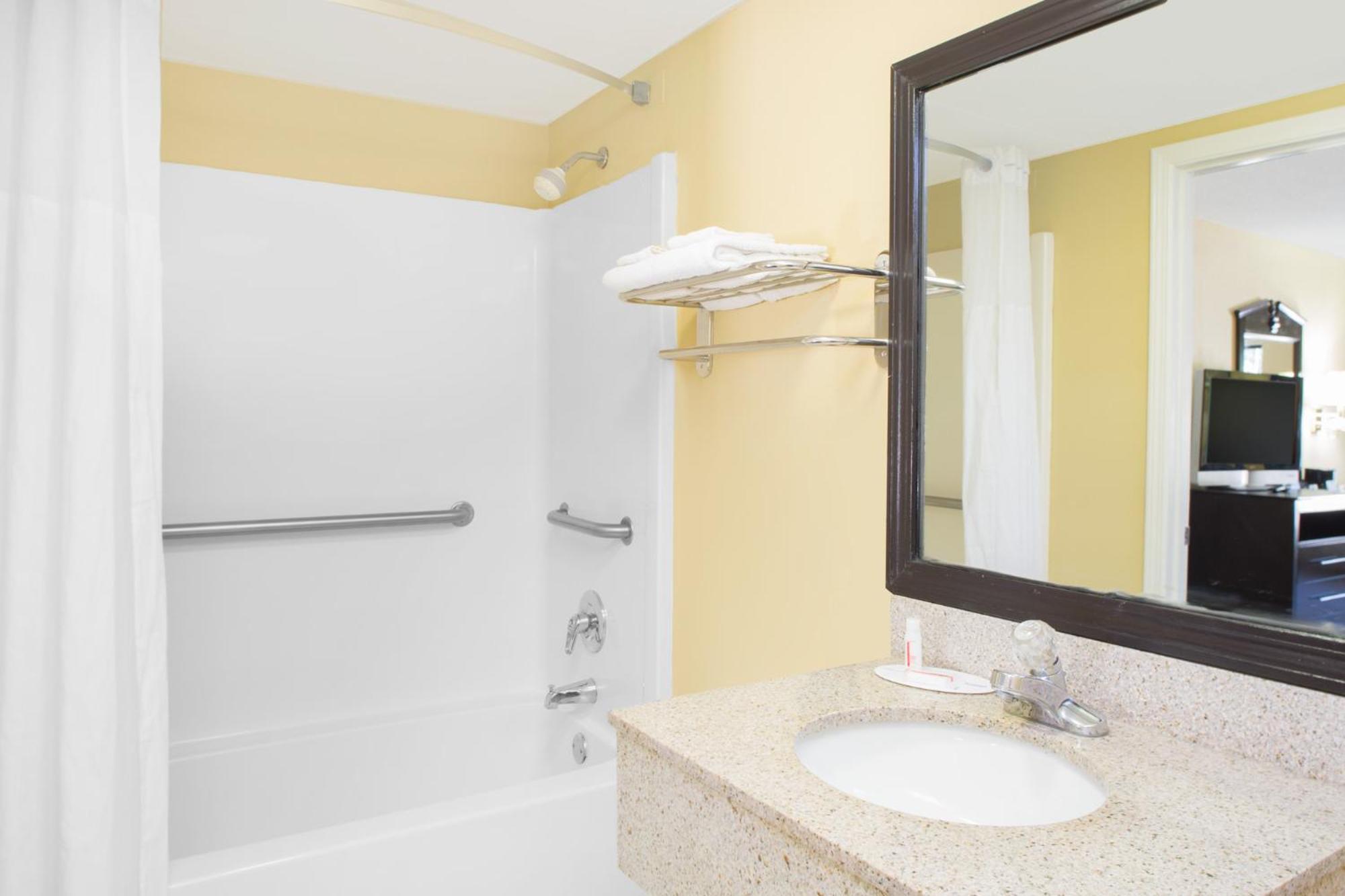 Queen Room with Two Queen Beds - Disability Access/Non-Smoking