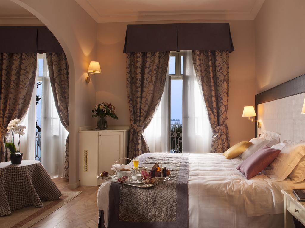 Junior Suite con Balcone e Vista Lago (2 Adulti)
