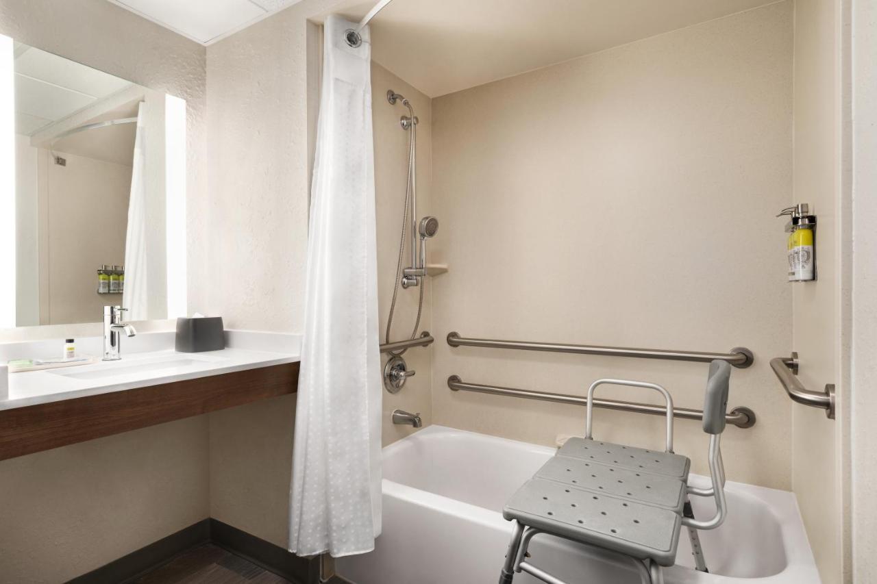 Standard Queen Room with Two Queen Beds - Communications Accessible