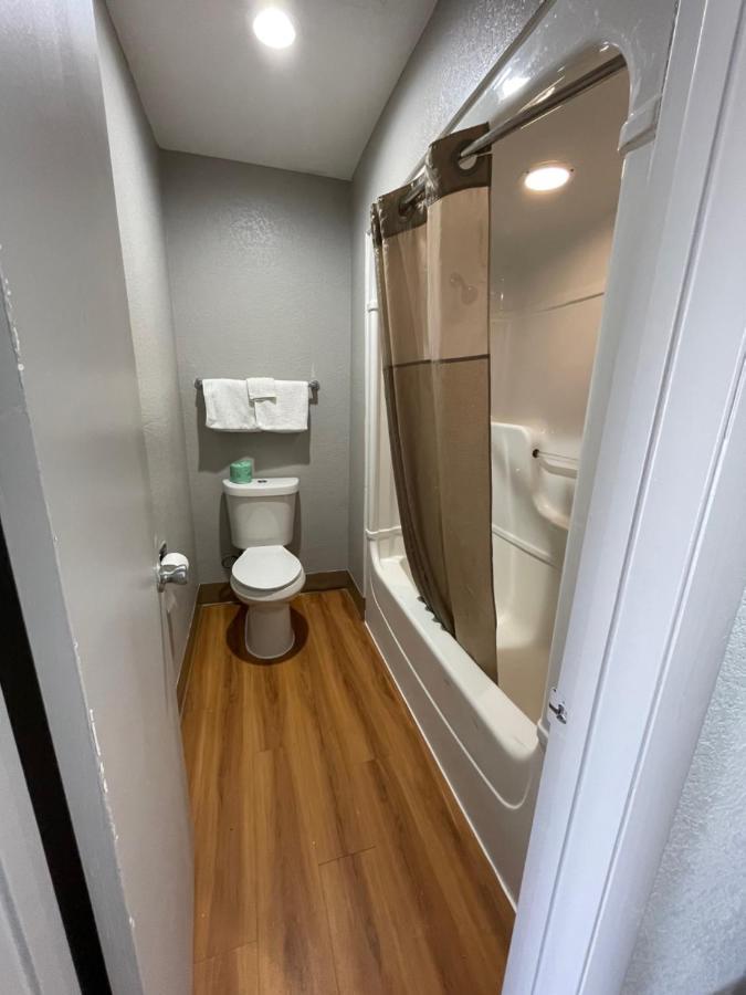 Standard Room with – One Queen Bed