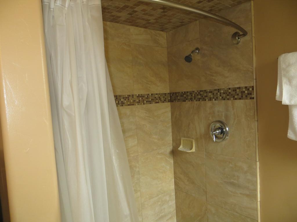 Deluxe Queen Room with Two Queen Beds,123373978:JPEG