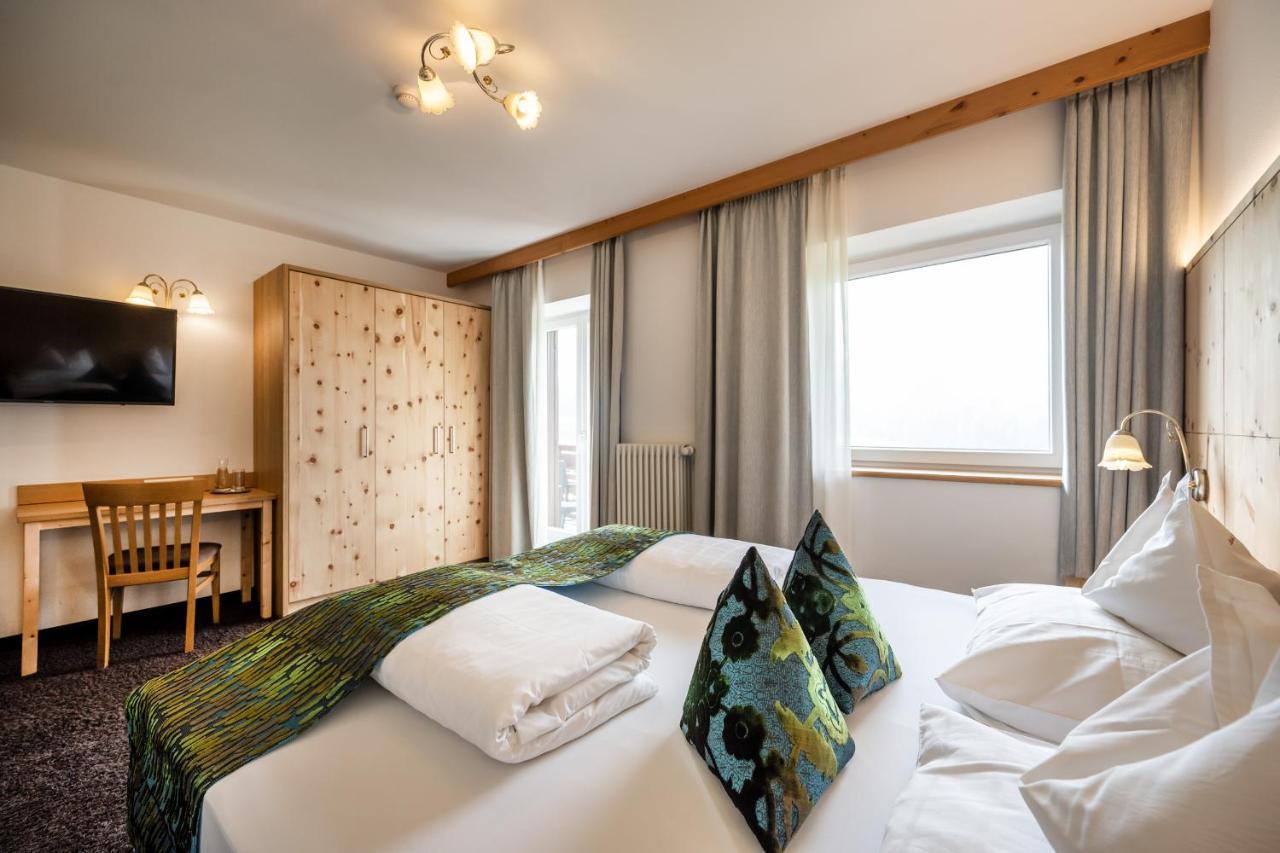 Doppel-/Zweibettzimmer mit Bergblick
