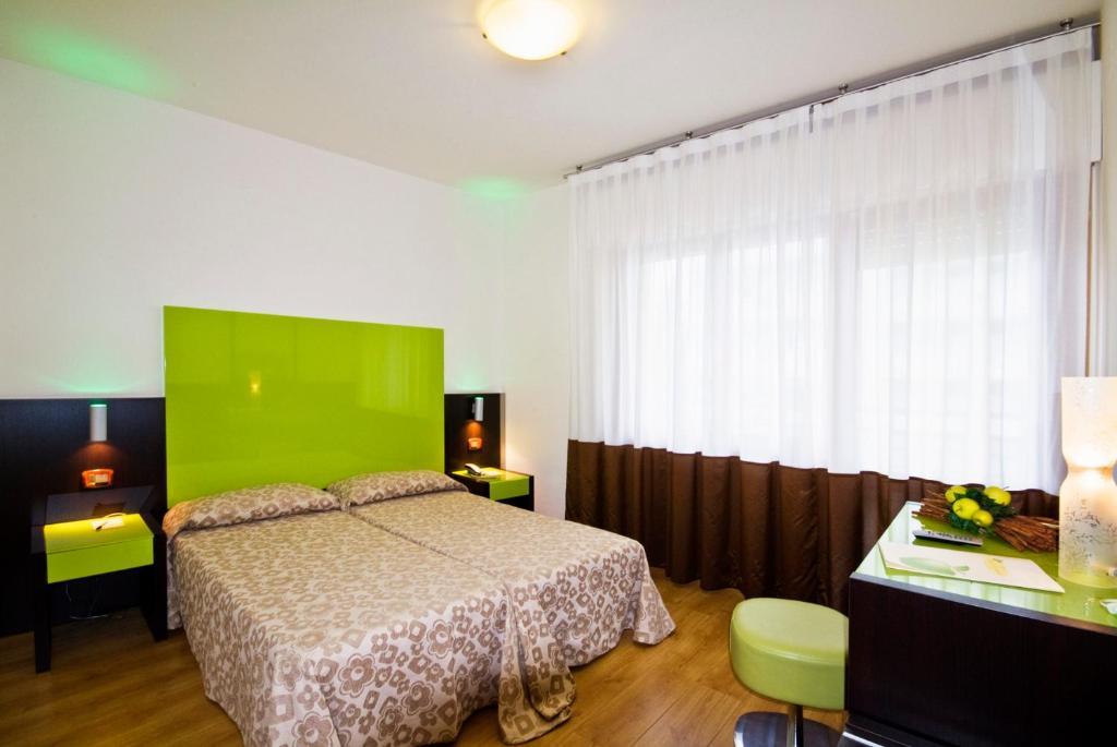 Double or Twin Room,12426027:JPEG