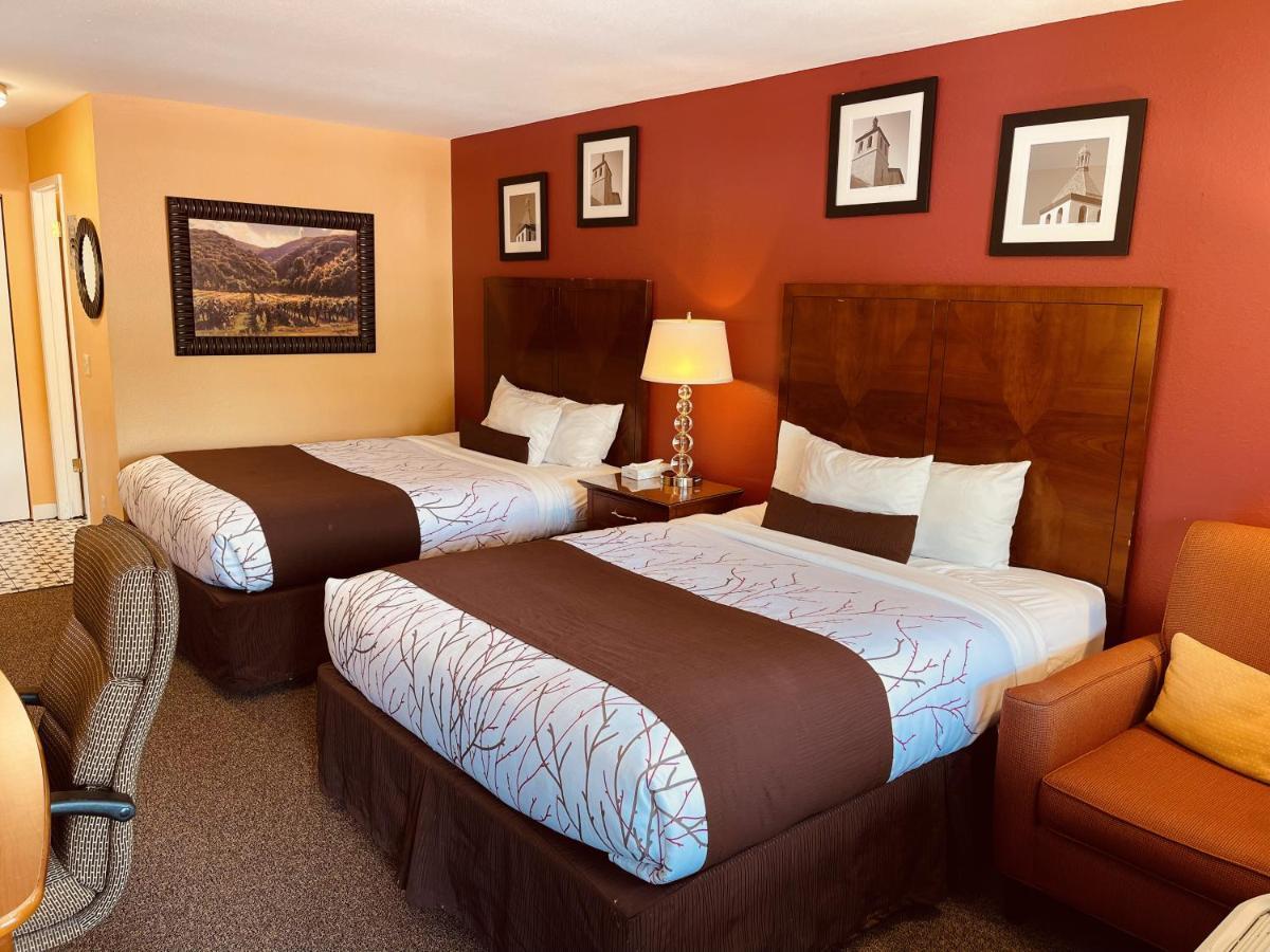 Deluxe Queen Room with Two Queen Beds