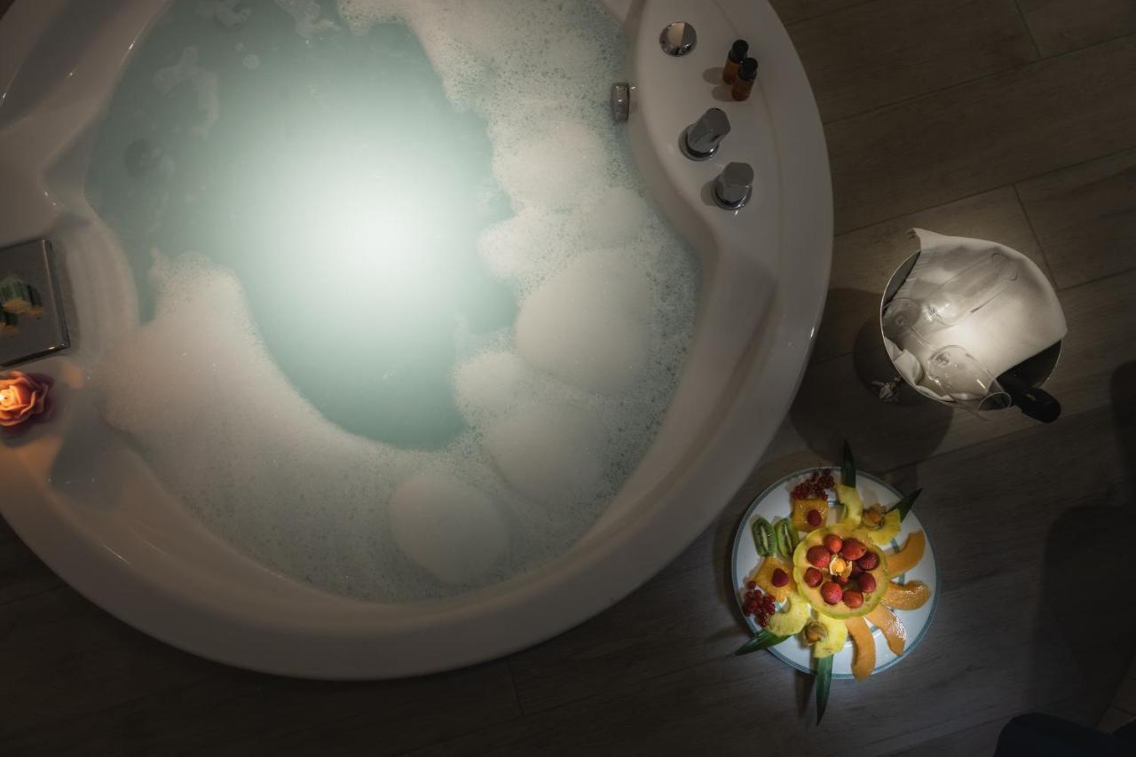 Deluxe Double or Twin Room with Spa Bath,1243630138:JPEG