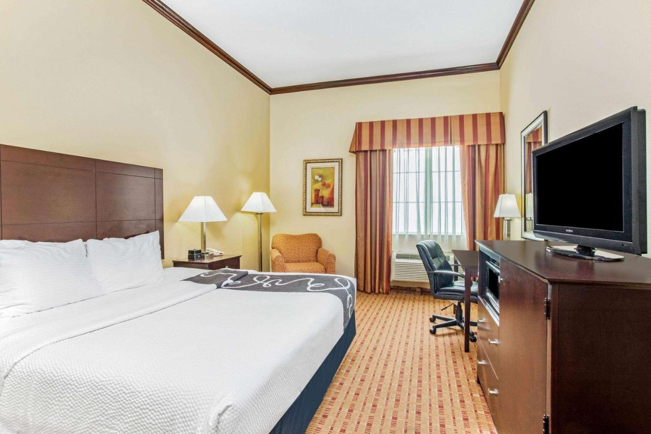King Room with Roll-In Shower - Mobility/Hearing Accessible - Non-Smoking