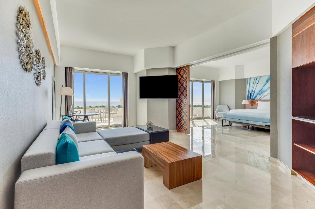Honeymoon Suite,1252259215:JPEG