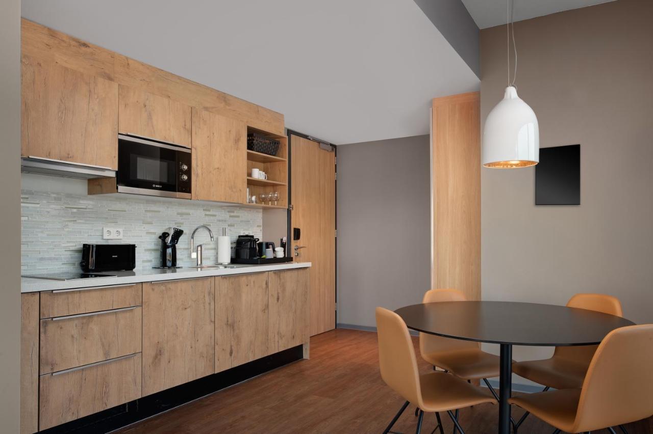 One-Bedroom Corner Suite - High Floor,1366084022:JPEG