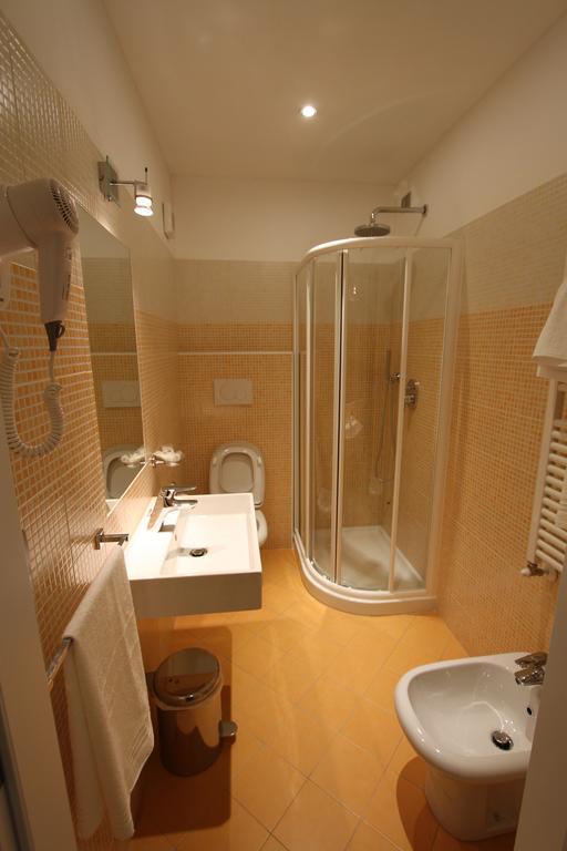 Single Room,642524940:JPEG