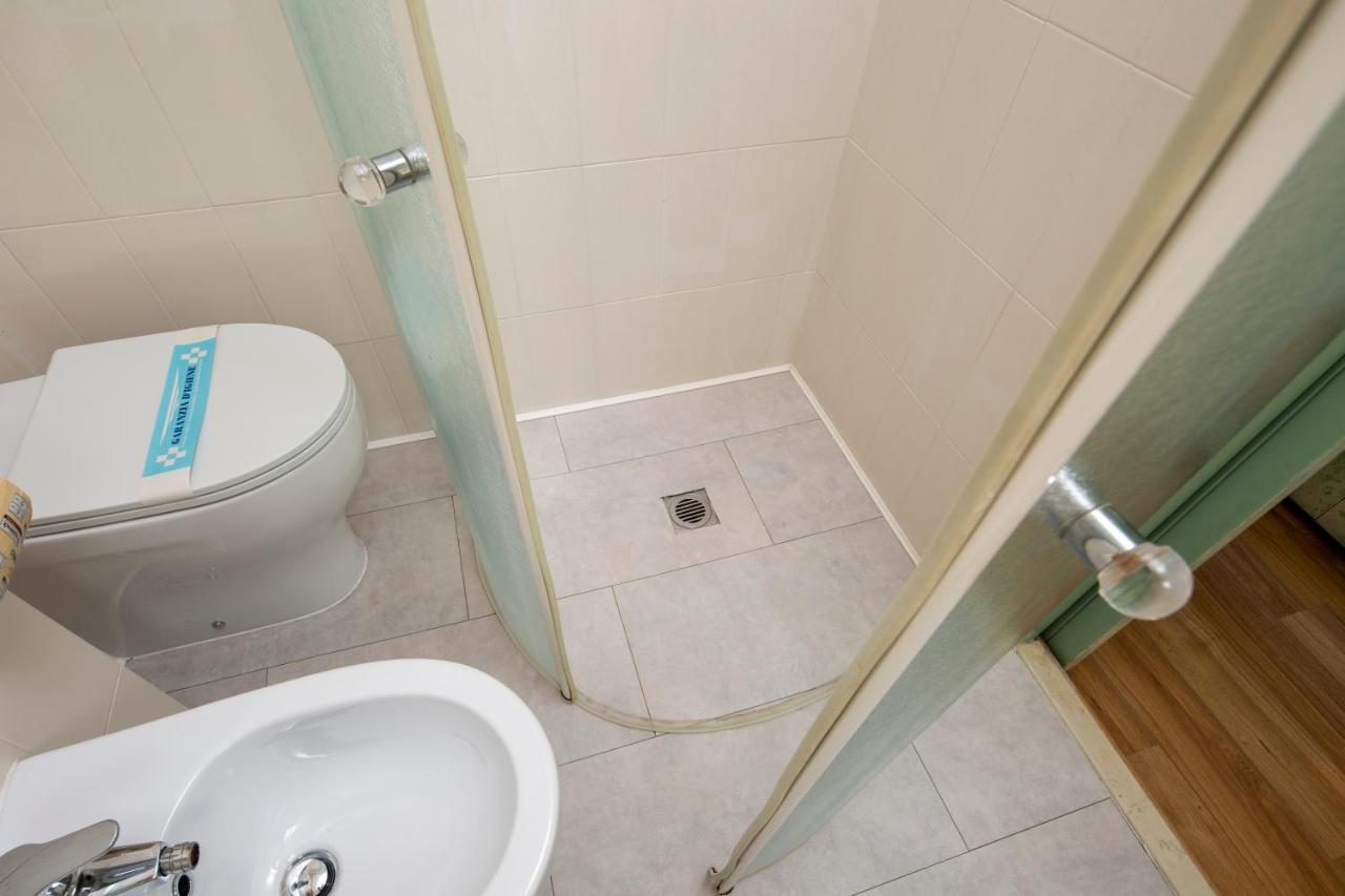 Double or Twin Room with Balcony and Sea View,664618578:JPEG