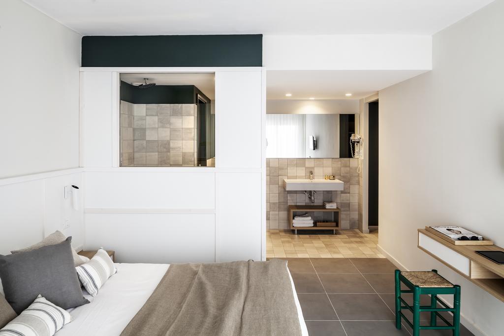 Premium Double Room for single use with pool view