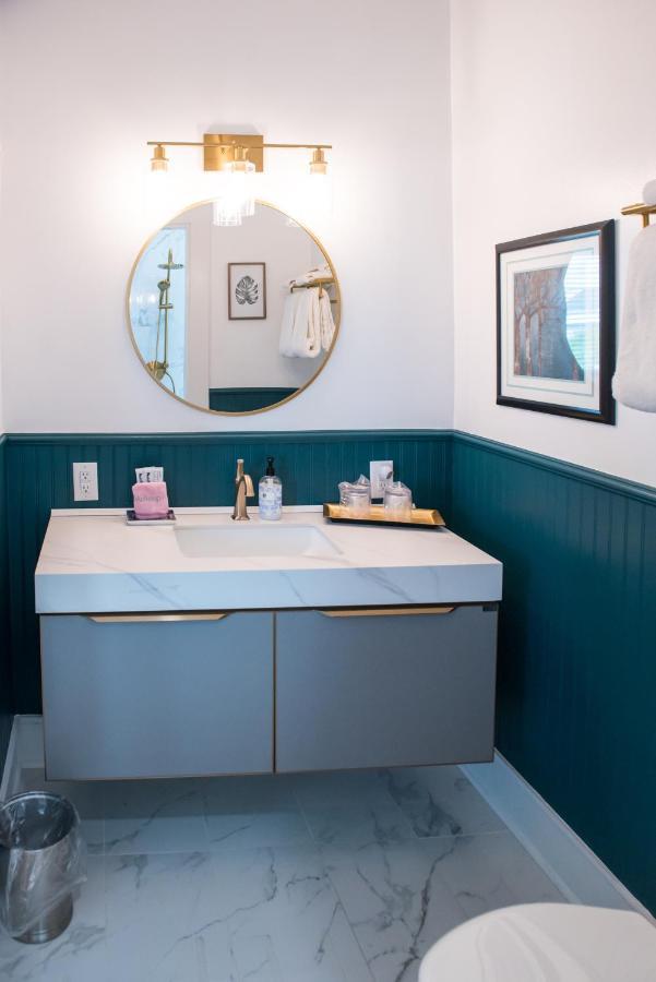 Deluxe Suite with Spa Bath