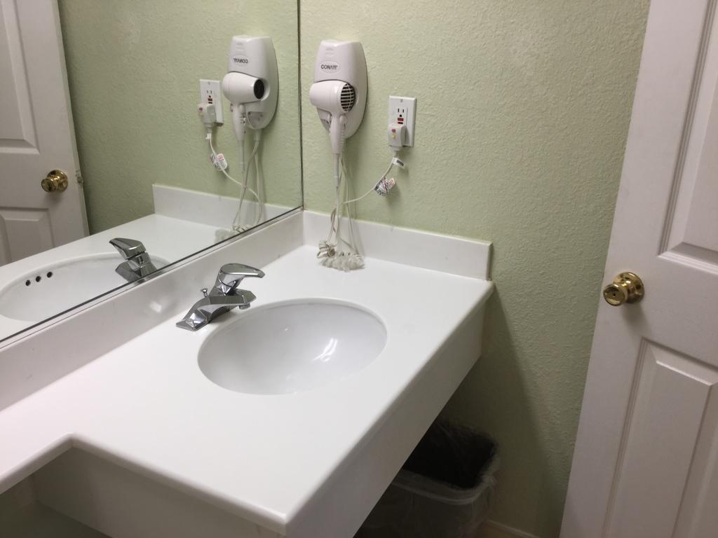 Family Room,125346591:JPEG