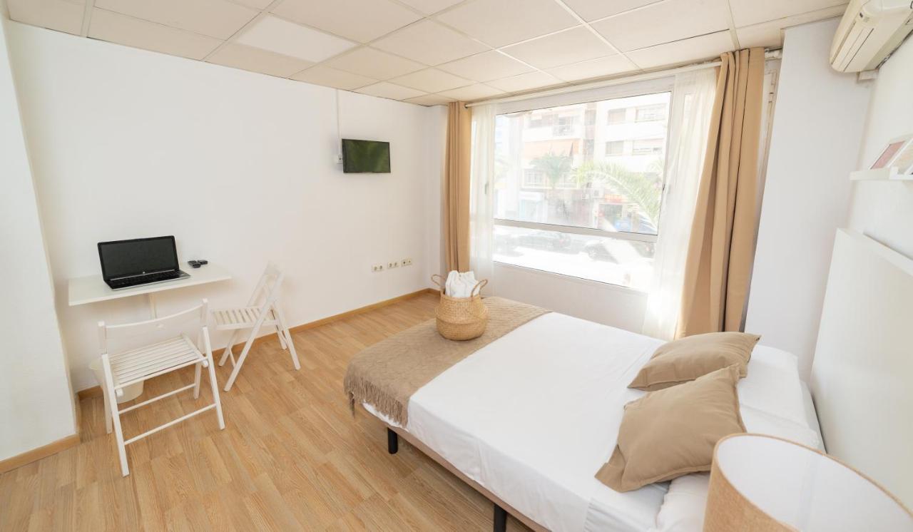 Quarto Duplo Exterior com Casa de Banho Partilhada