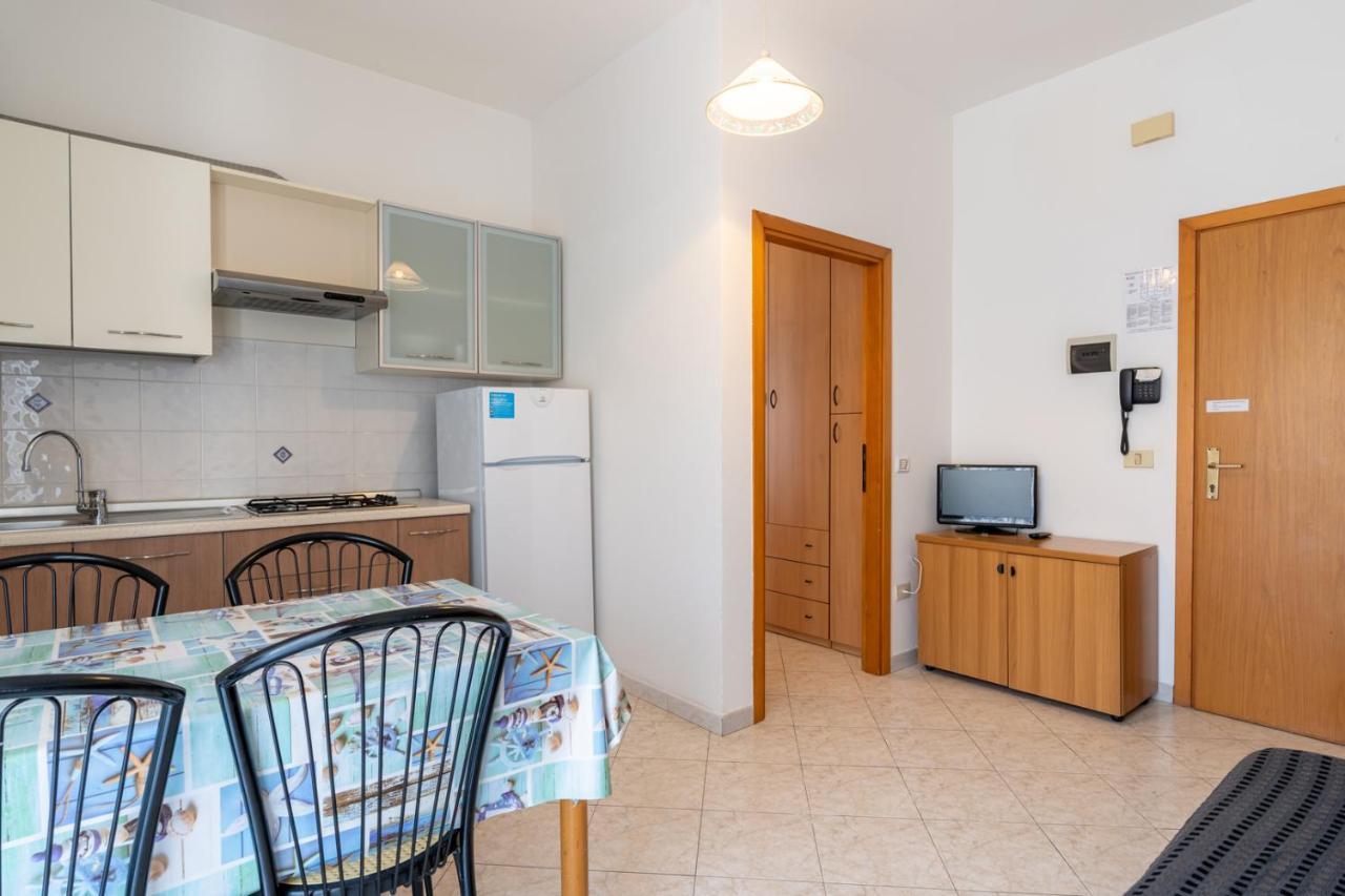One-Bedroom Apartment,1255828843:JPEG