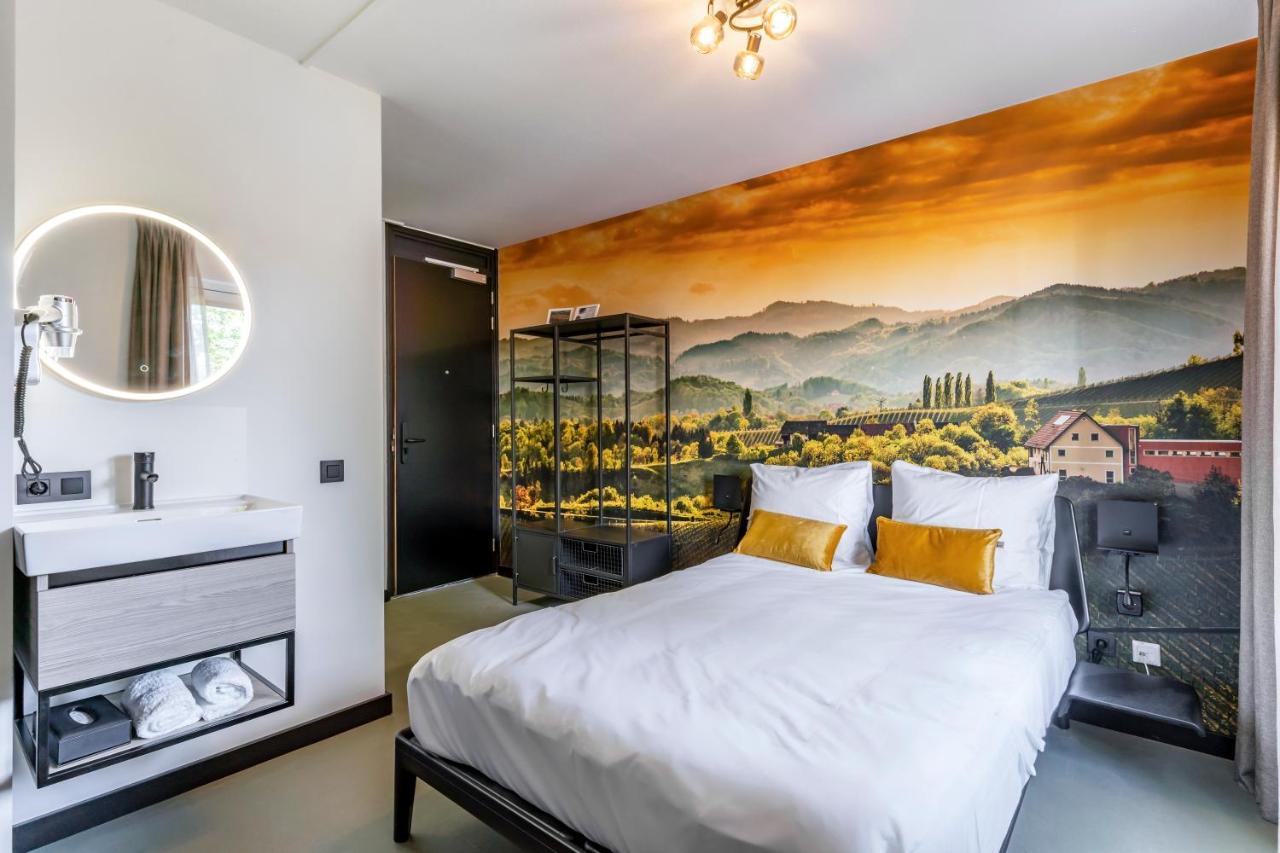 Small Room,1263951229:JPEG