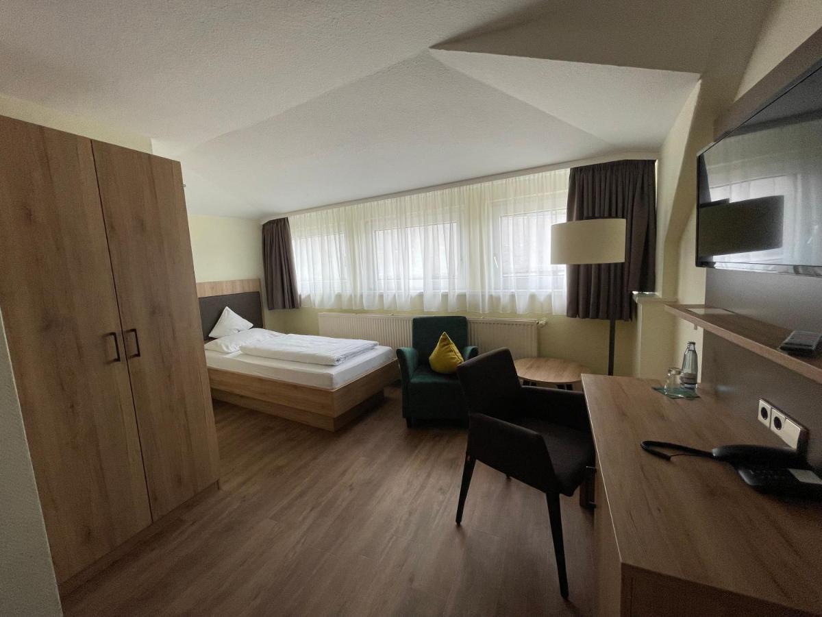 Large Single Room,1356064196:JPEG