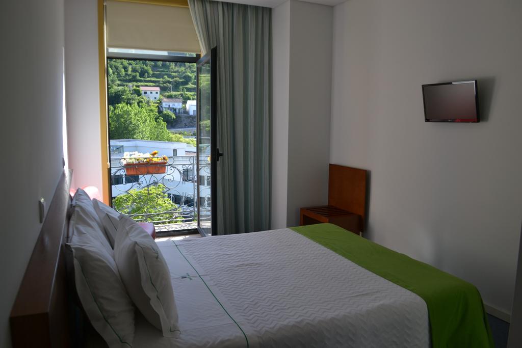 Quarto Duplo com Cama Extra