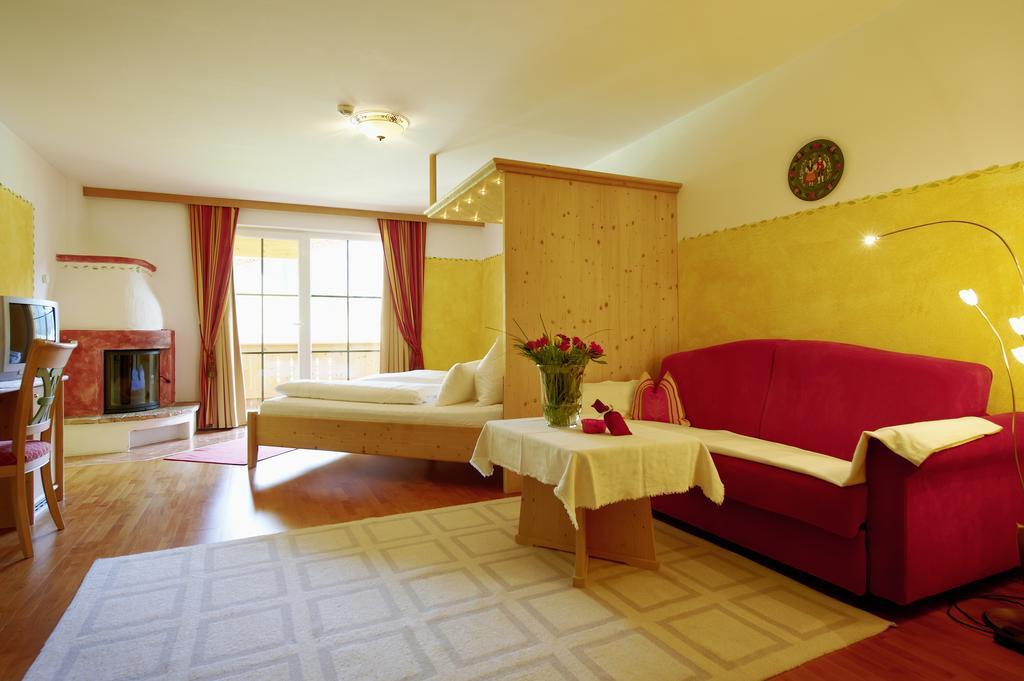 Studio,125872233:JPEG