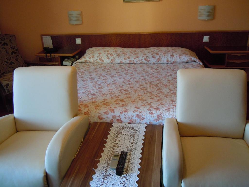 Standard Triple Room with Lake View and Balcony,323921062:JPEG