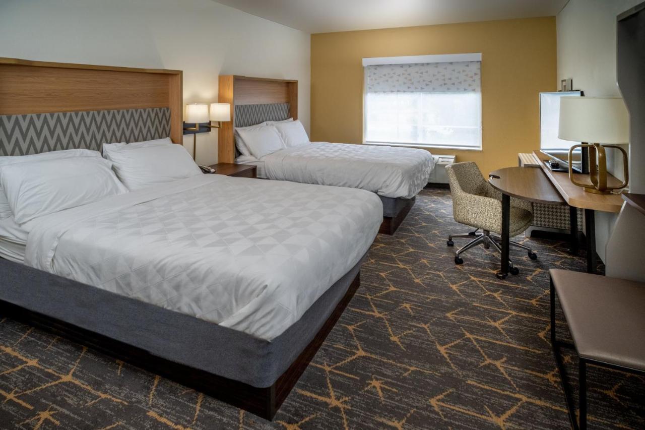 Standard Room with Two Queen Beds