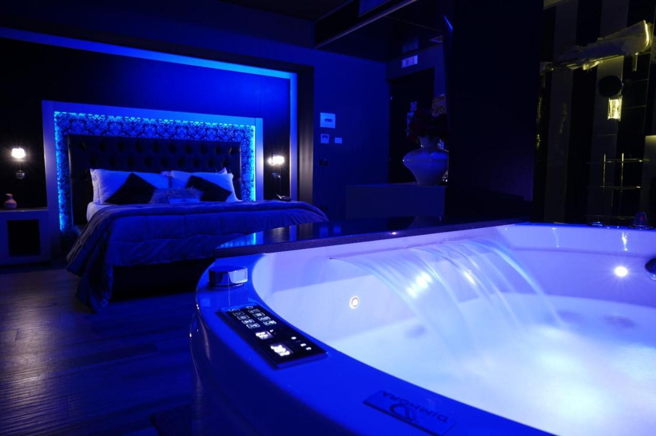Suite with Spa Bath,1272726355:JPEG