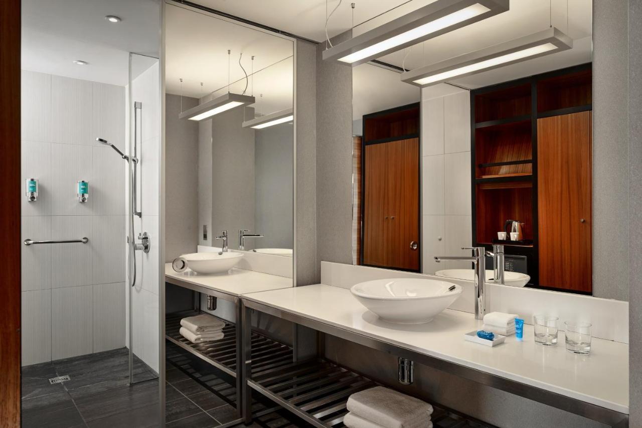 Habitación Aloft con cama extragrande