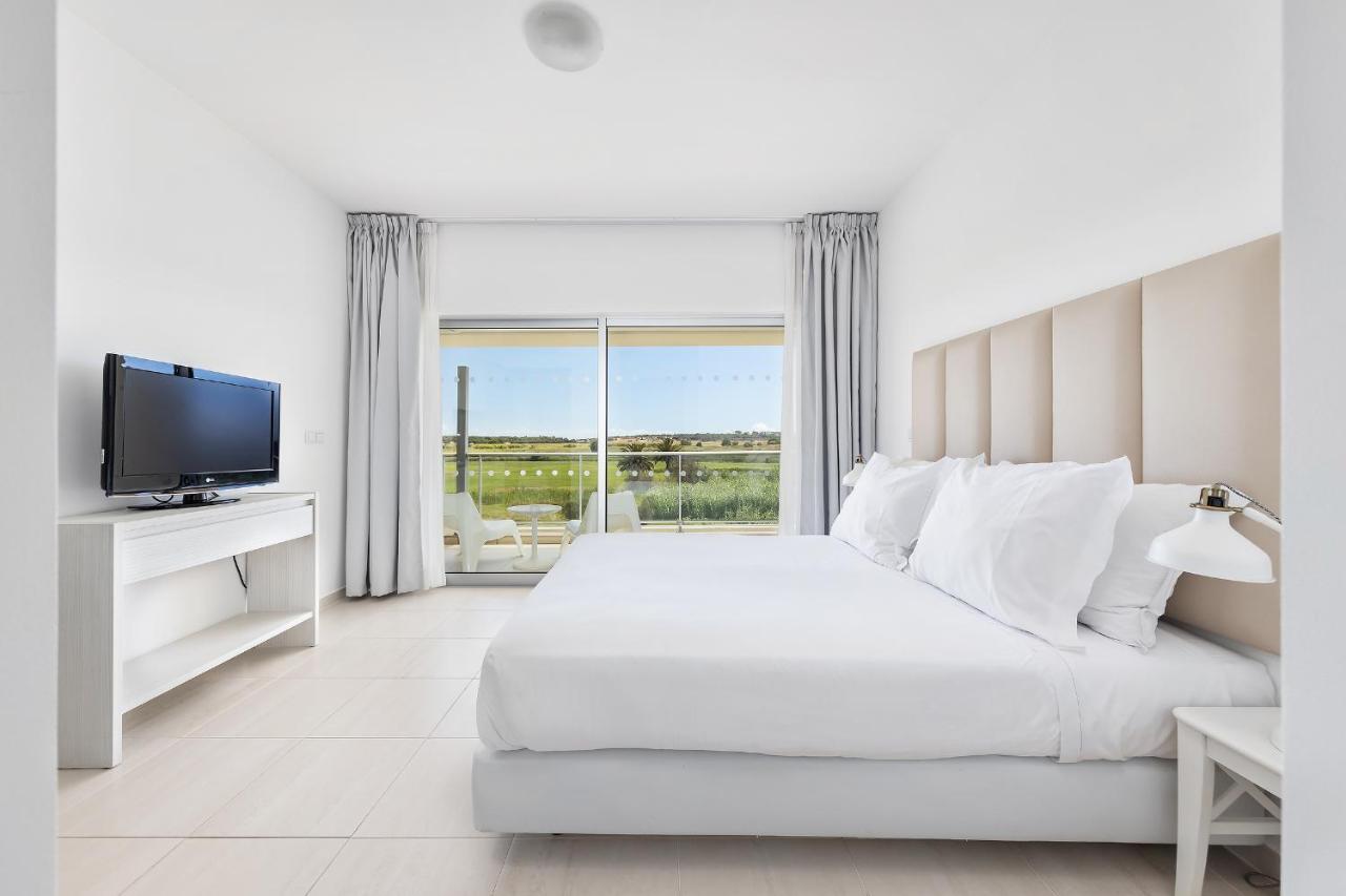Two-Bedroom Apartment with Pool View,372452836:JPEG
